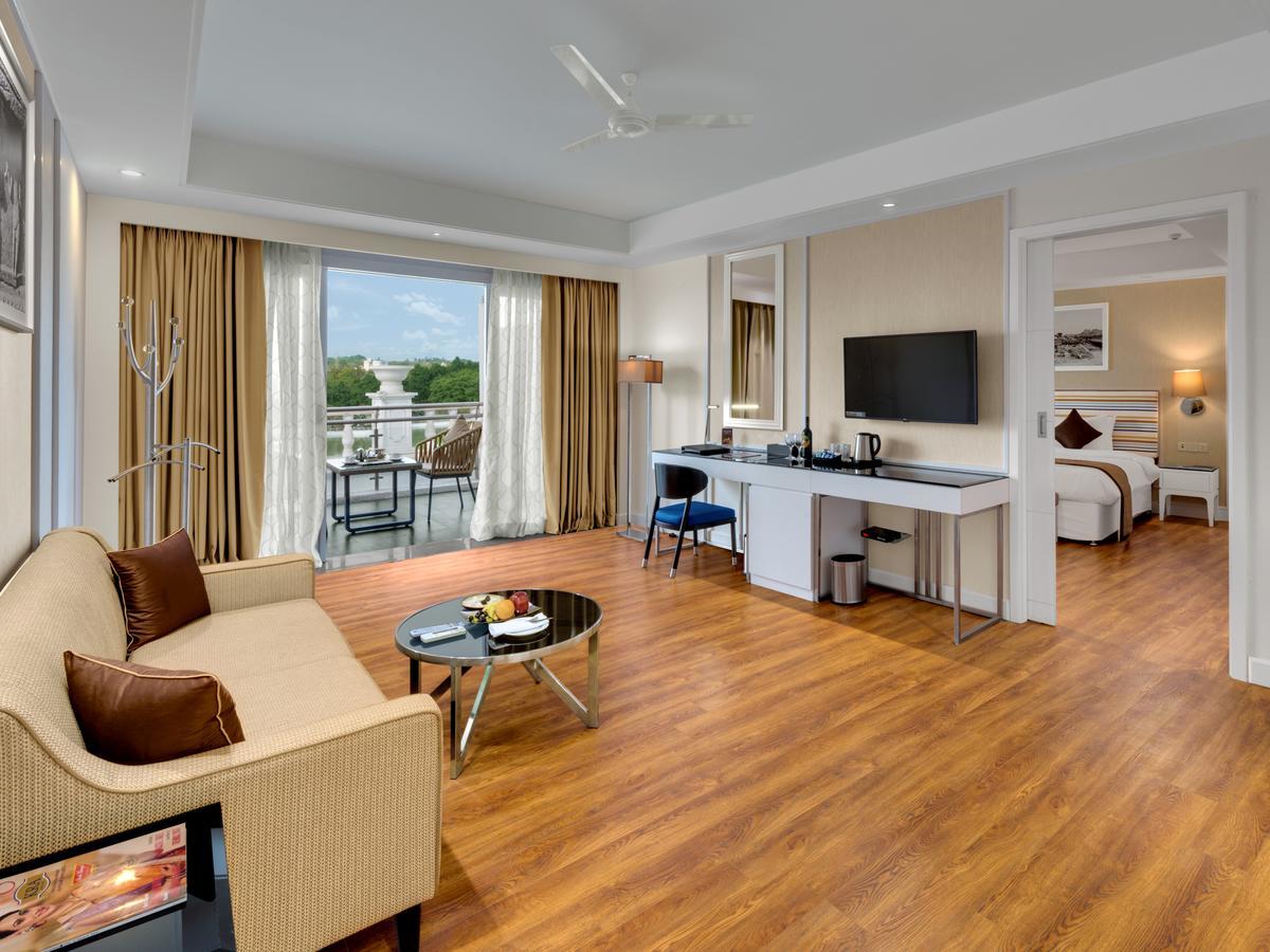 Amanora The Fern Hotels & Club Mundhva Εξωτερικό φωτογραφία